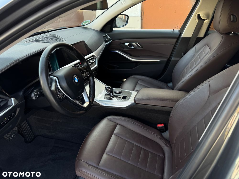 BMW Seria 3 320d Luxury Line - 22
