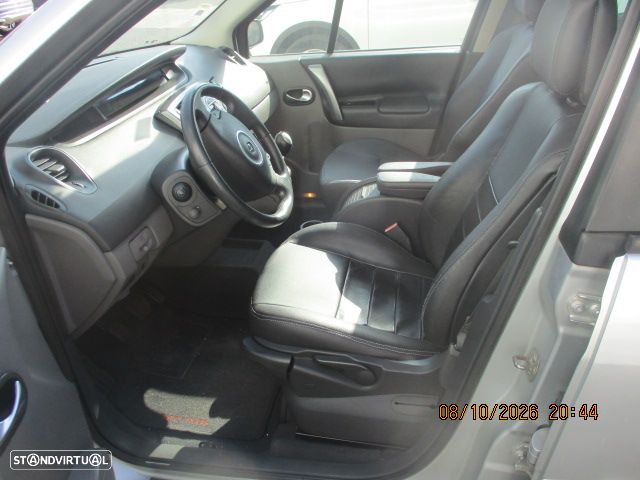 Renault Mégane Scénic - 8