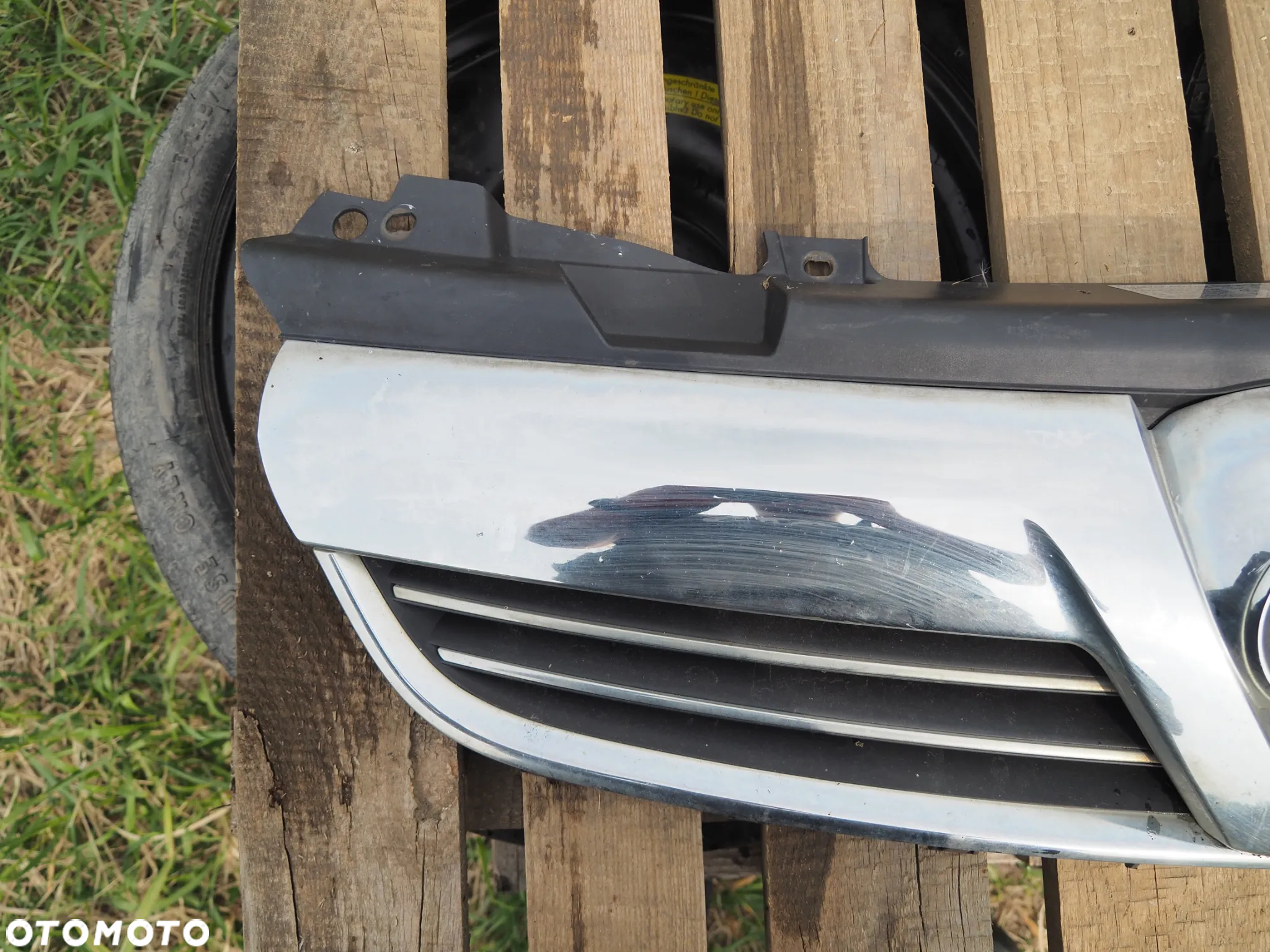 Grill atrapa Opel Zafira II B Lift 13247331 - 2