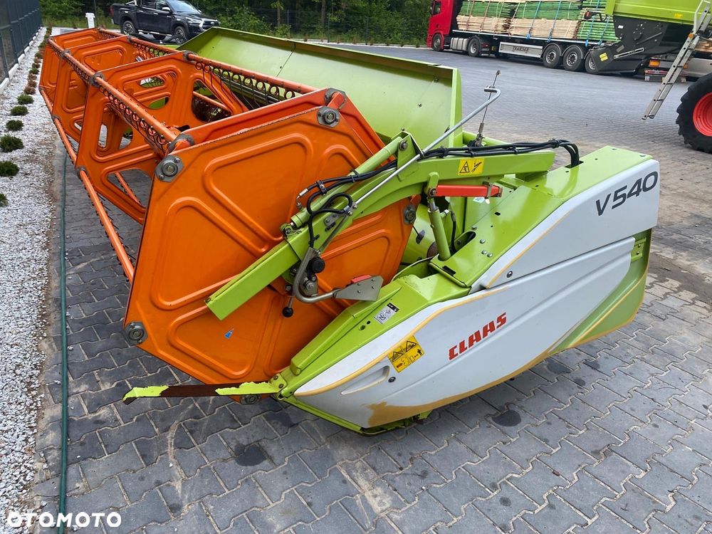 Claas Tucano 320 - 16