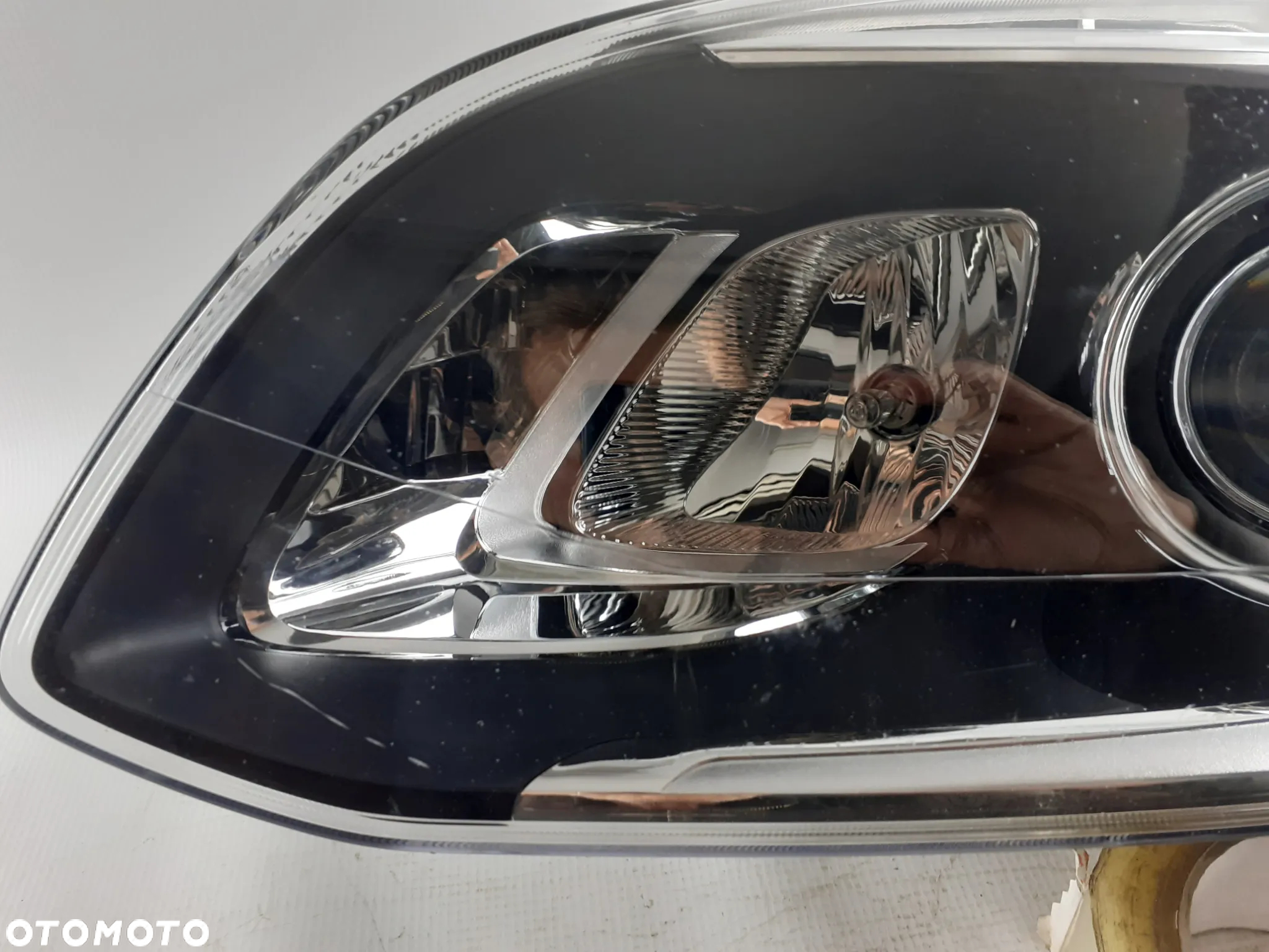 Lampa Volvo lewa XC60 Bi xenon skrętny 13-18r EUR - 2