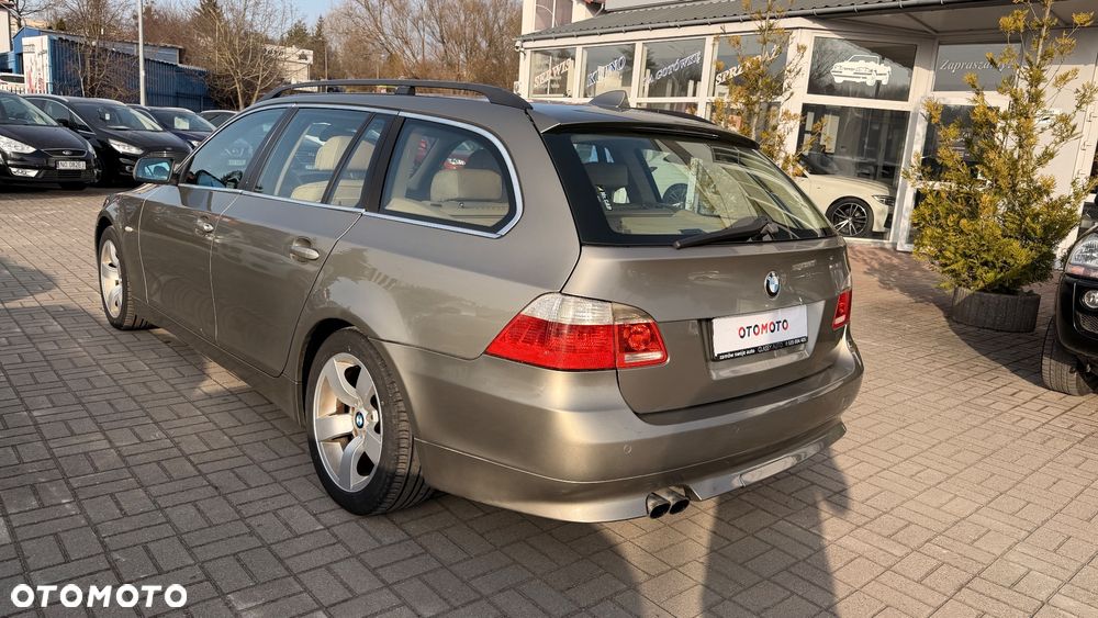 BMW Seria 5 525i - 4