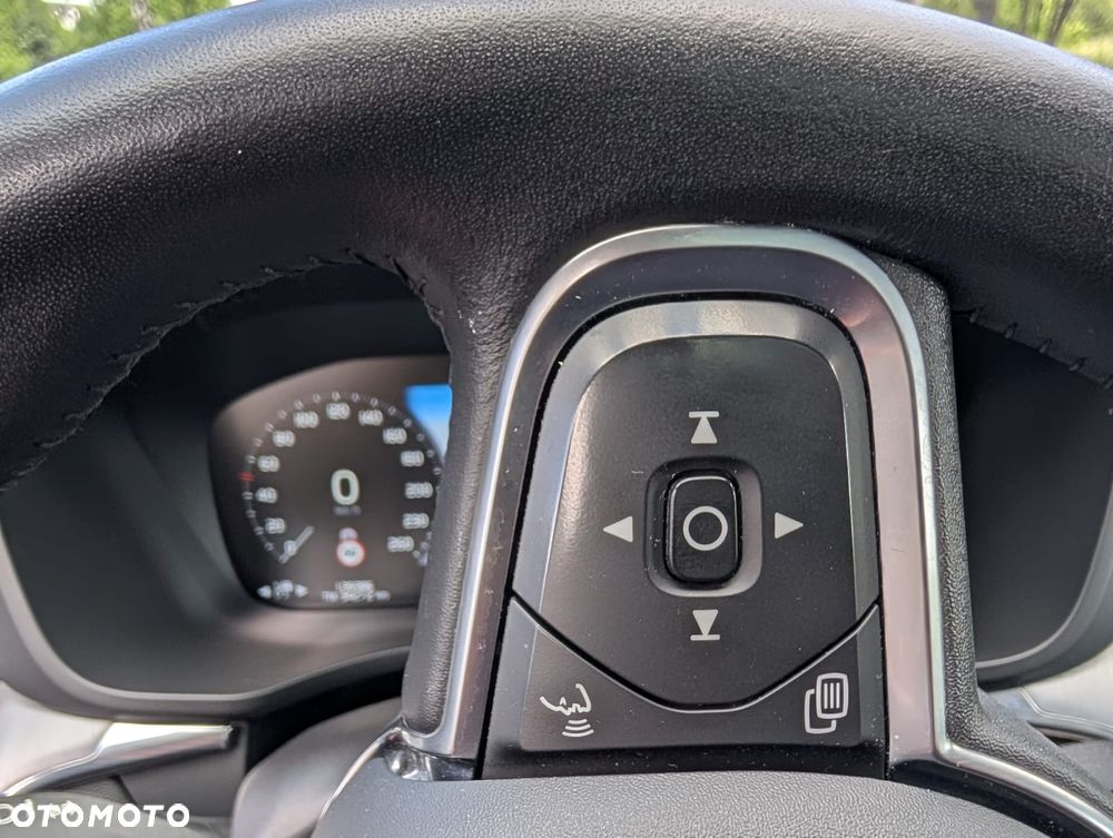 Volvo XC 60 D4 Momentum Pro - 23