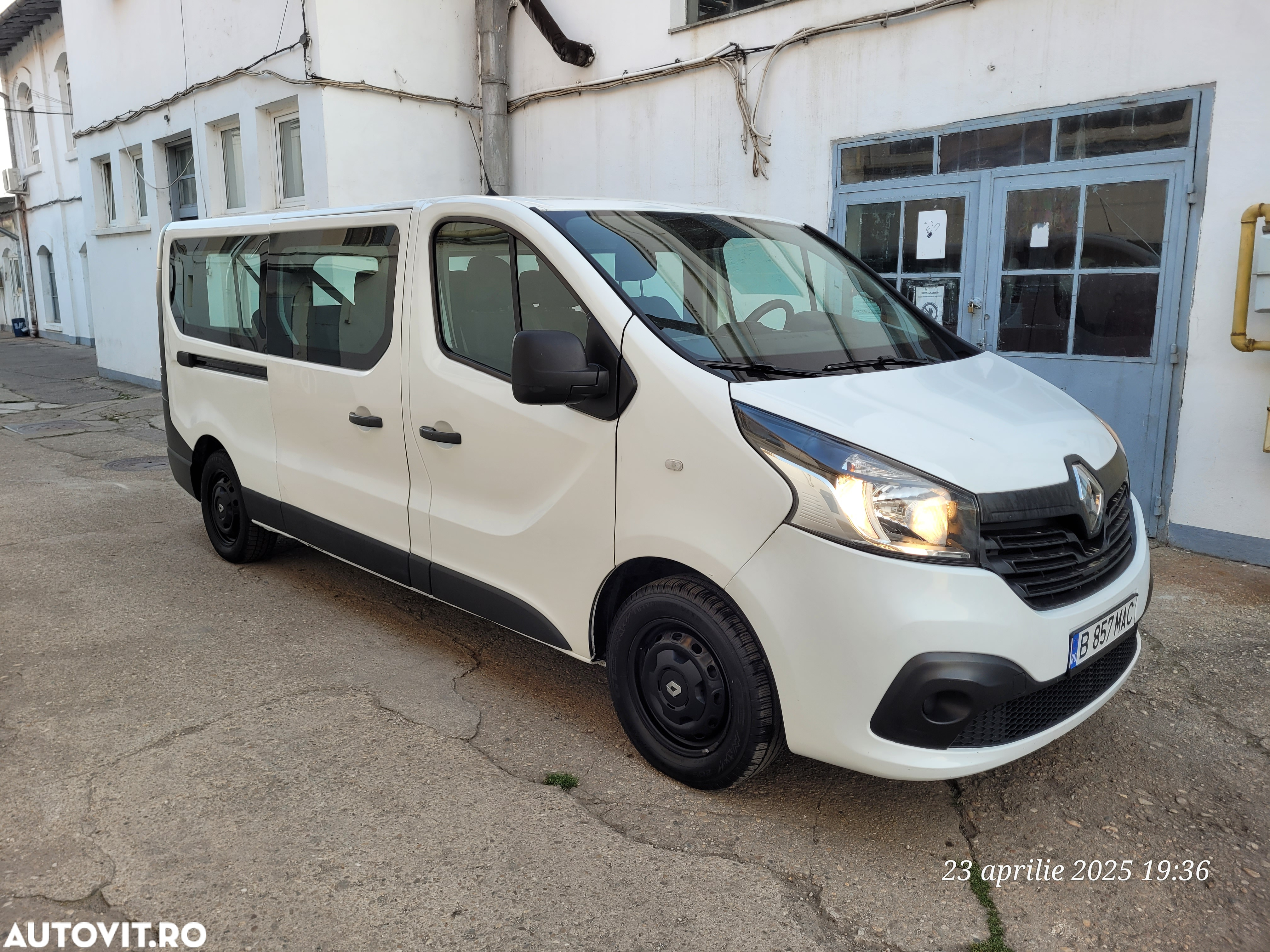 Renault Trafic Combi L2H1 1.6 dCi TT 145 7+1 Expression Plus - 3