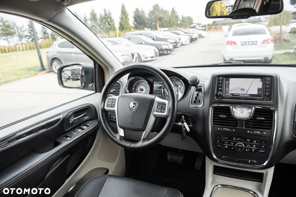 Lancia Voyager 3.6 Platinum - 16