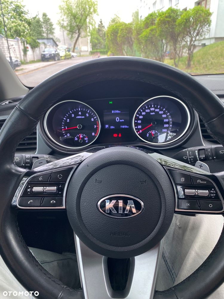 Kia Ceed - 8