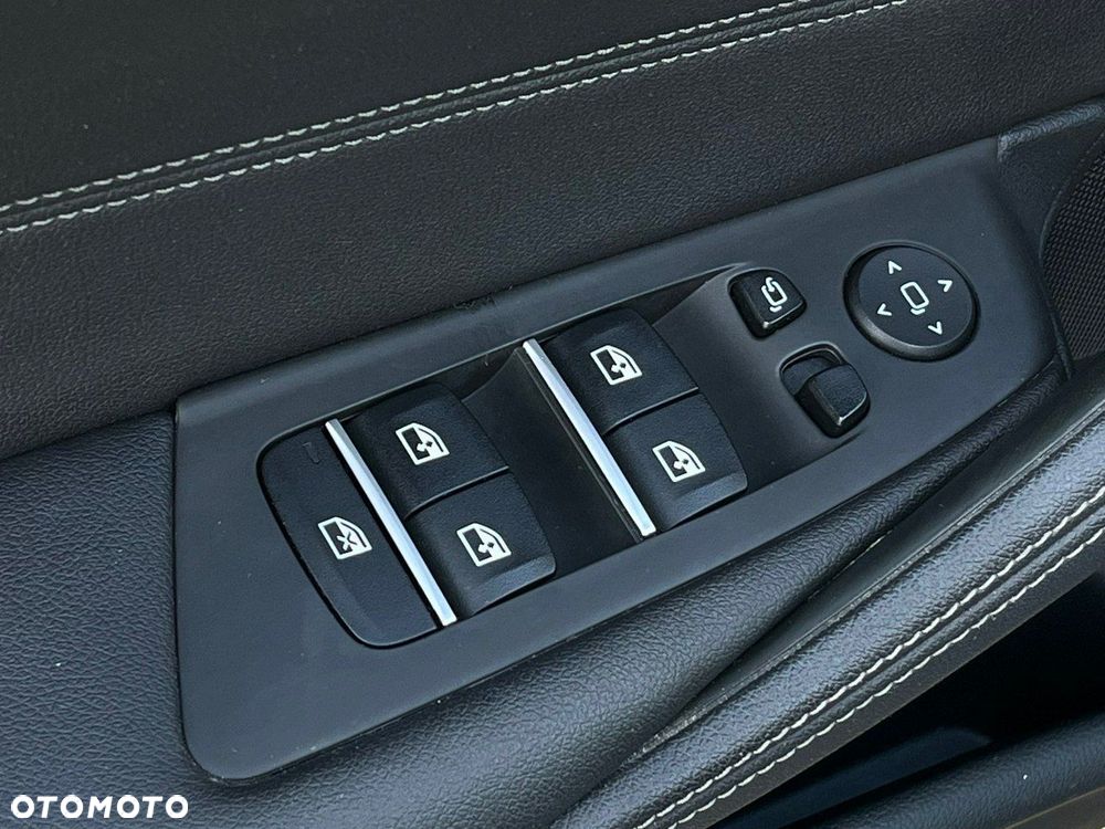 BMW Seria 5 530e Luxury Line - 39