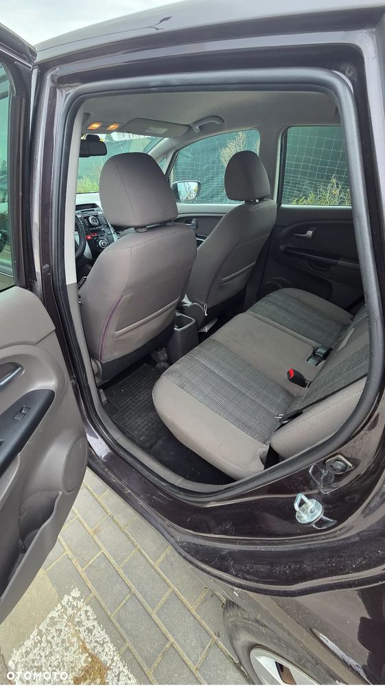 Kia Venga 1.6 L - 9