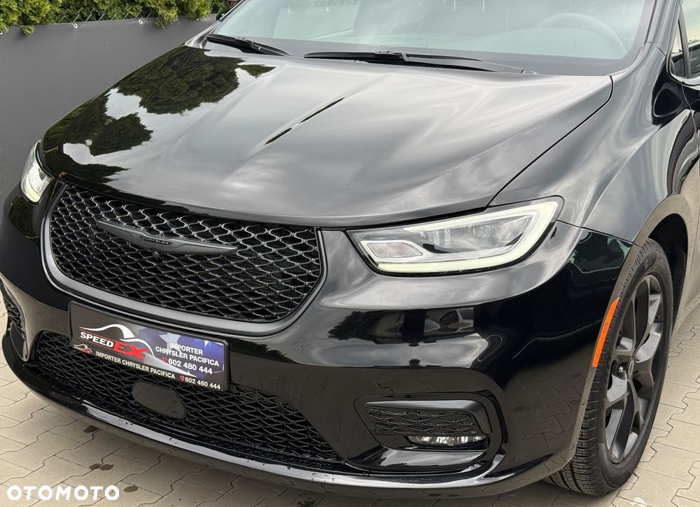 Chrysler Pacifica - 3