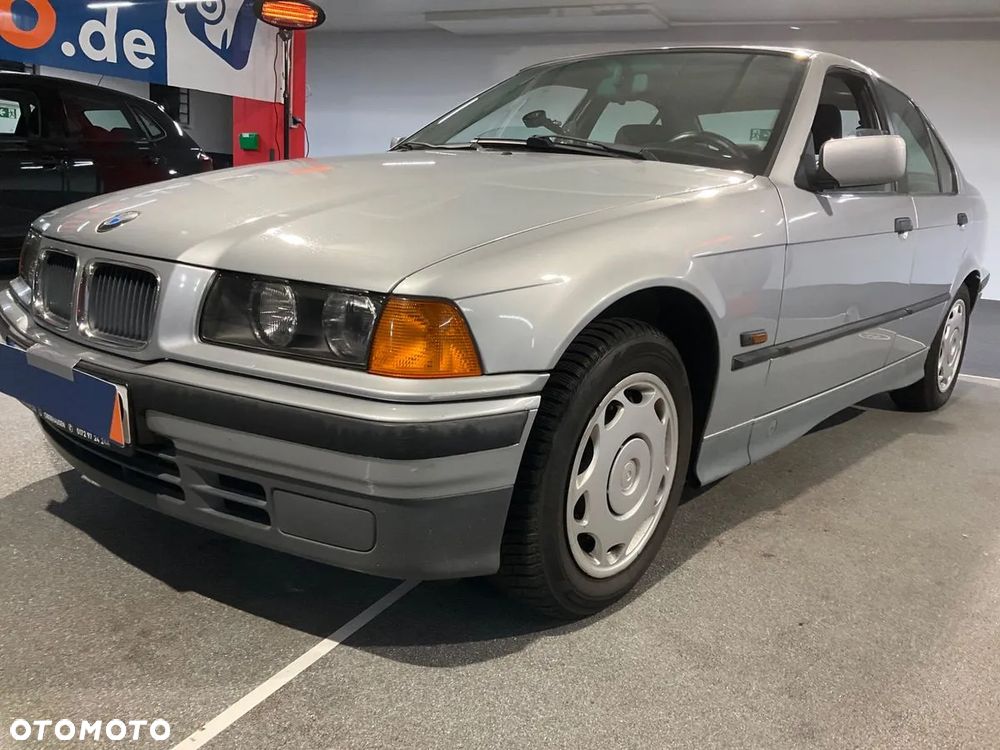 BMW Seria 3 318i - 25