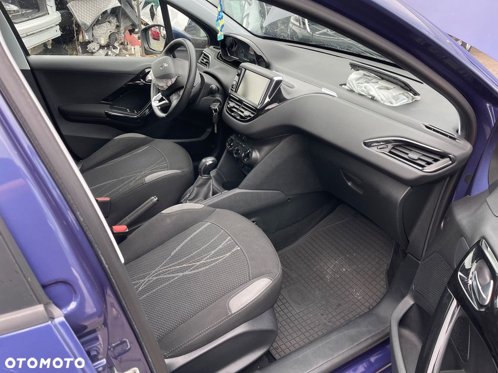 Peugeot 208 82 PureTech Style - 20