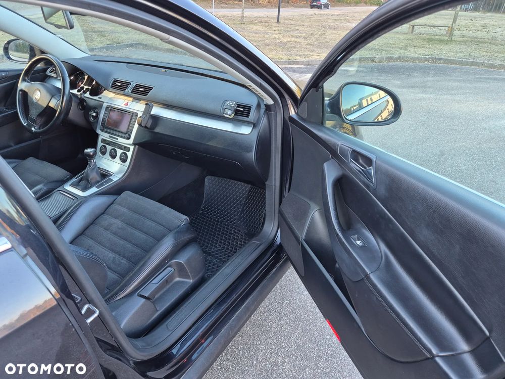 Volkswagen Passat 2.0 TDI DPF Highline - 22
