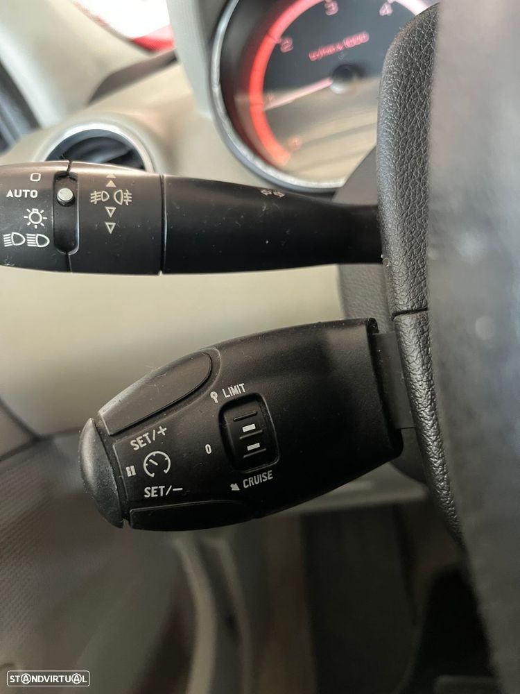 Peugeot 308 1.6 HDi Executive - 17