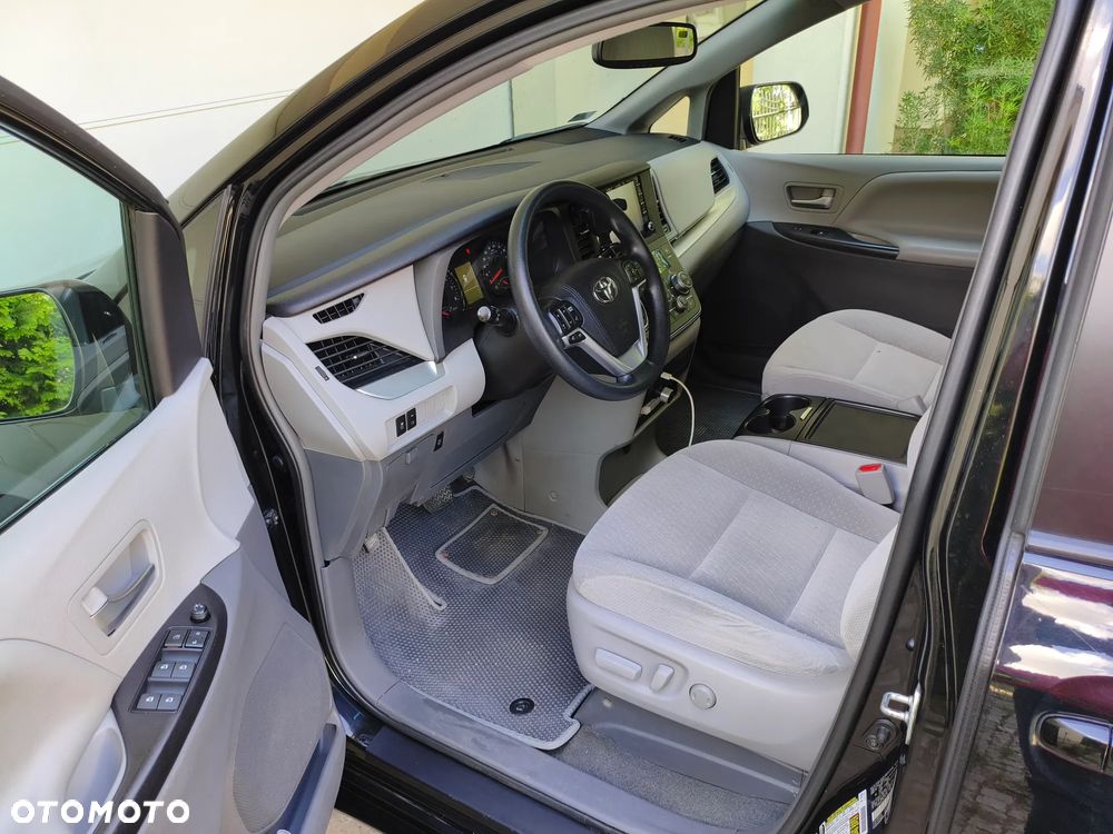 Toyota Sienna 3.5 V6 - 13