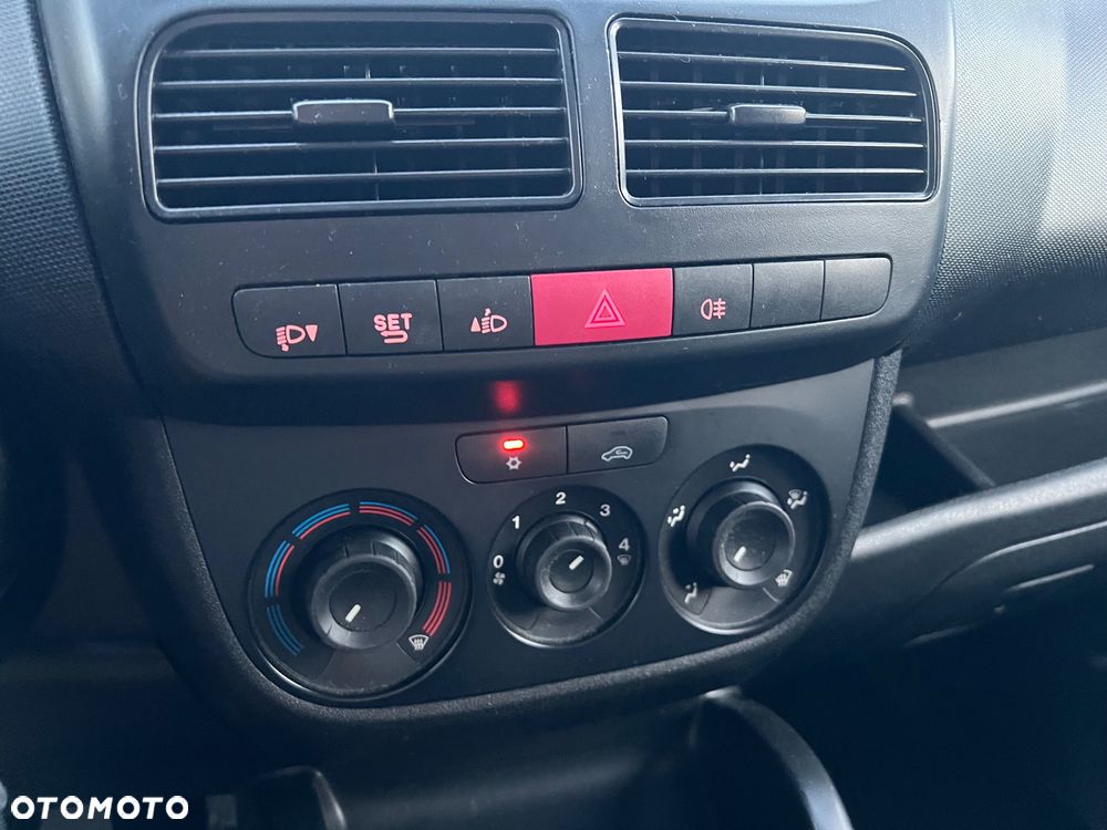 Opel COMBO - 15