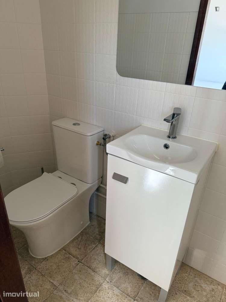 Quarto - localizado em Almada Lisbon - Grande imagem: 2/24