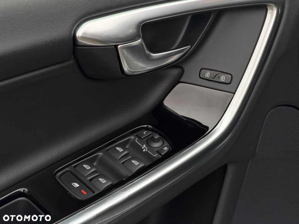 Volvo V60 D5 AWD Momentum - 18