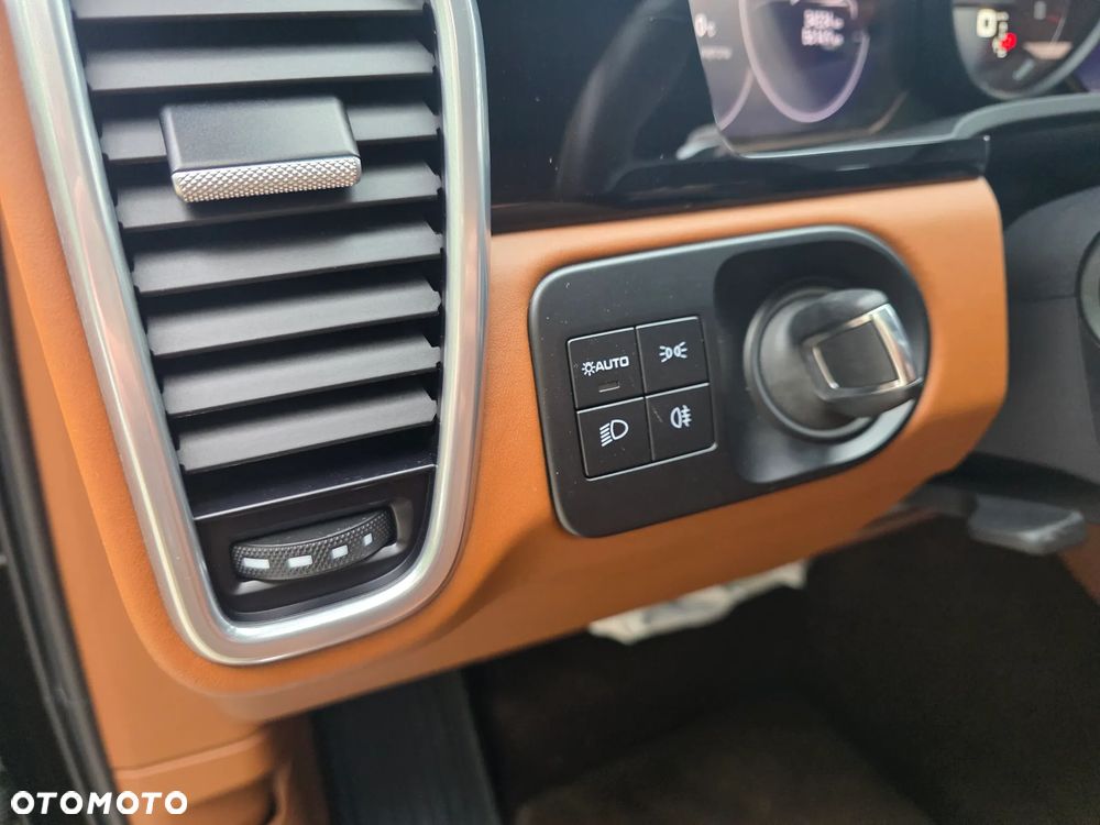 Porsche Cayenne E-Hybrid Platinum Edition - 12