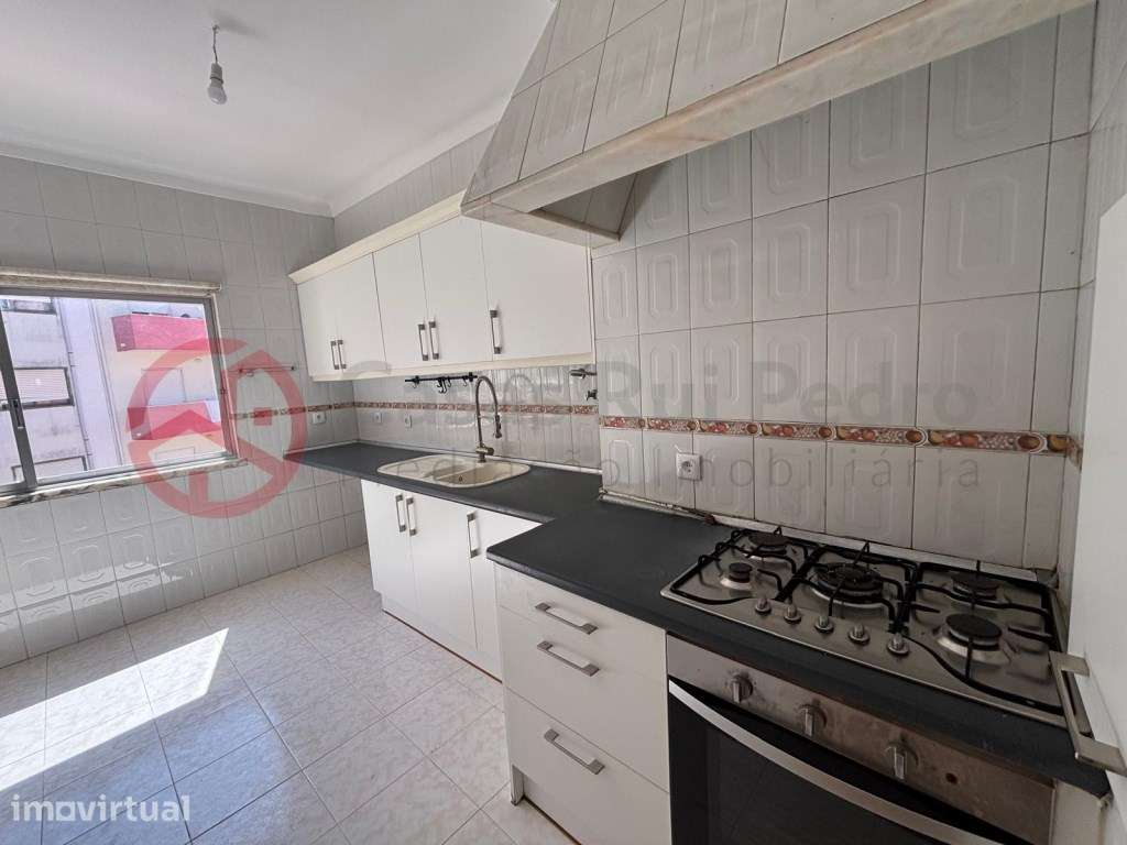 Apartamento T4 remodelado nas Mercês , Rio de Mouro - Grande imagem: 4/25