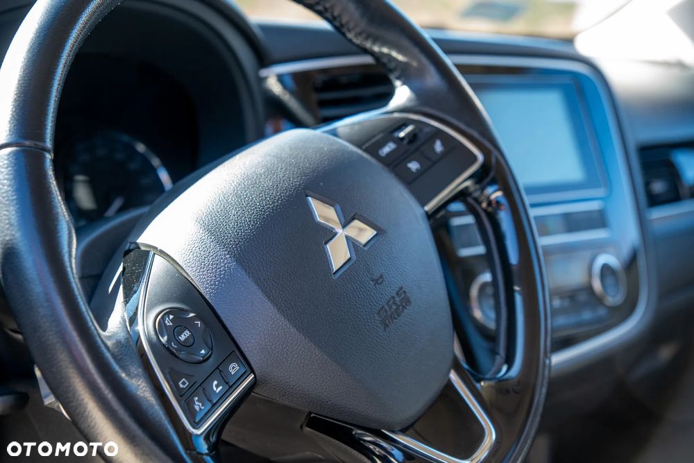 Mitsubishi Outlander 2.0 Intense 2WD CVT - 16