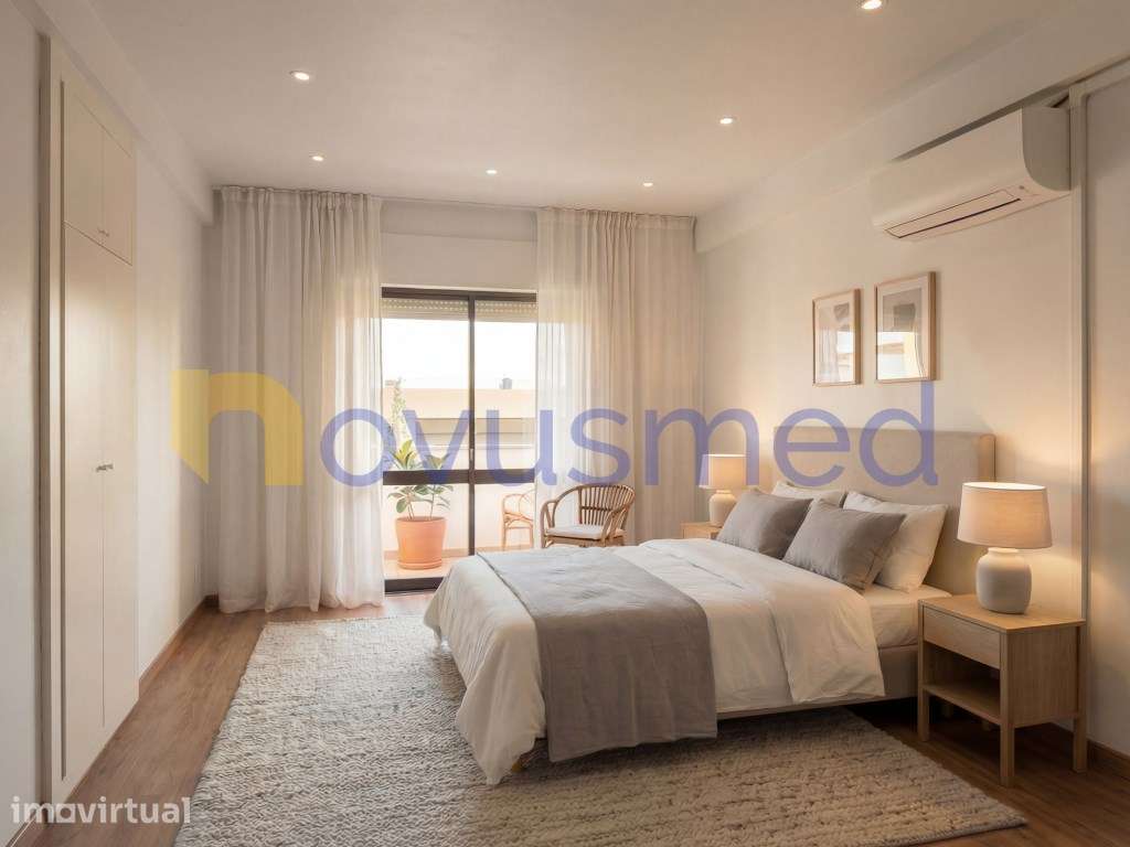 Apartamento T3 para renovar no Centro de São Bartolomeu de Messines - Grande imagem: 2/44