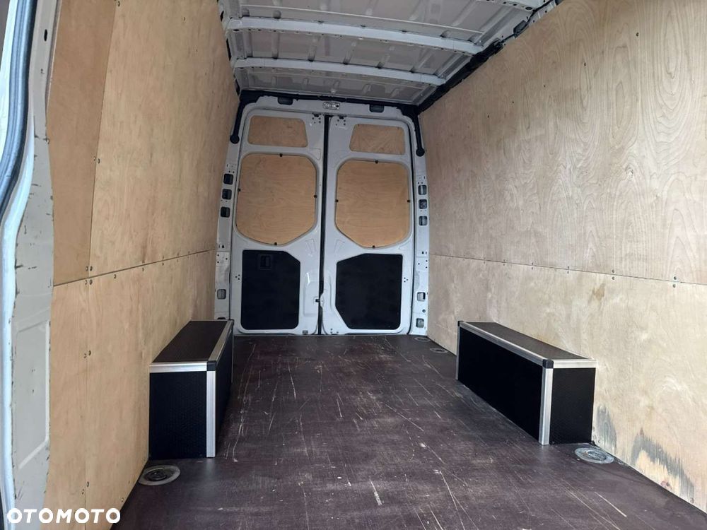 Mercedes-Benz Sprinter - 40