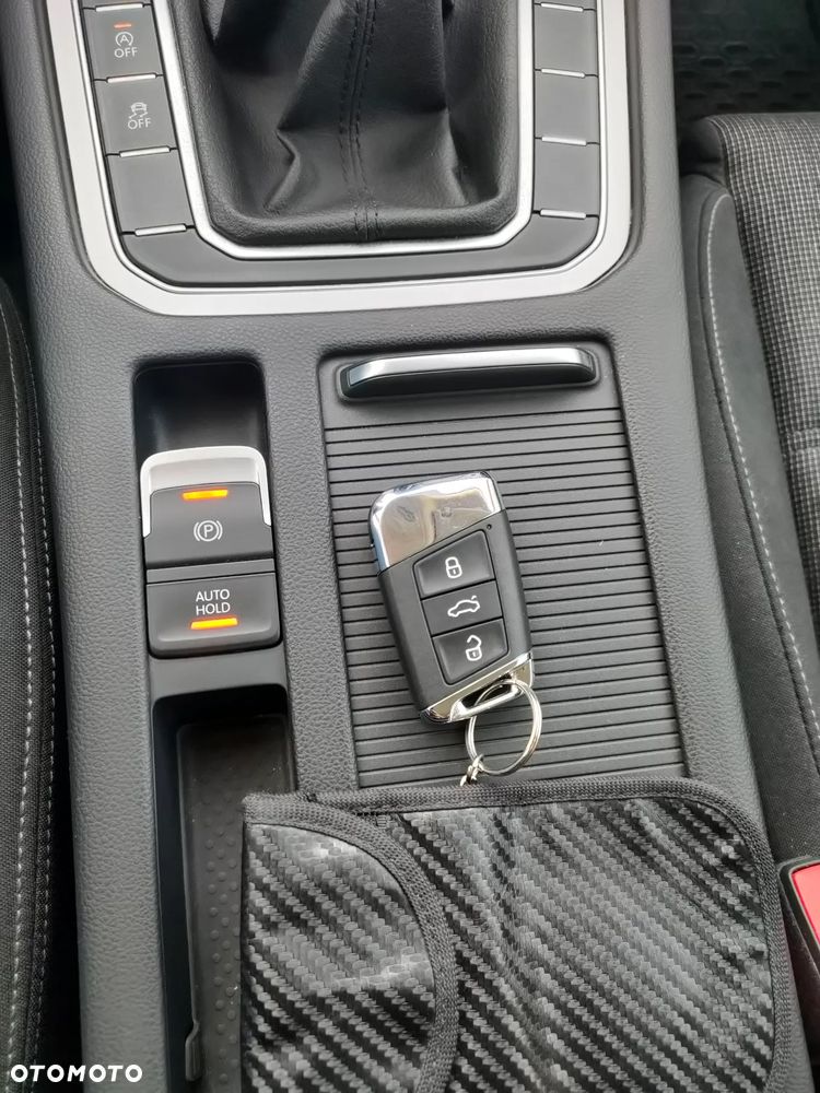 Volkswagen Passat - 18