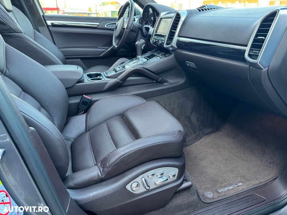 Porsche Cayenne Tiptronic S - 8