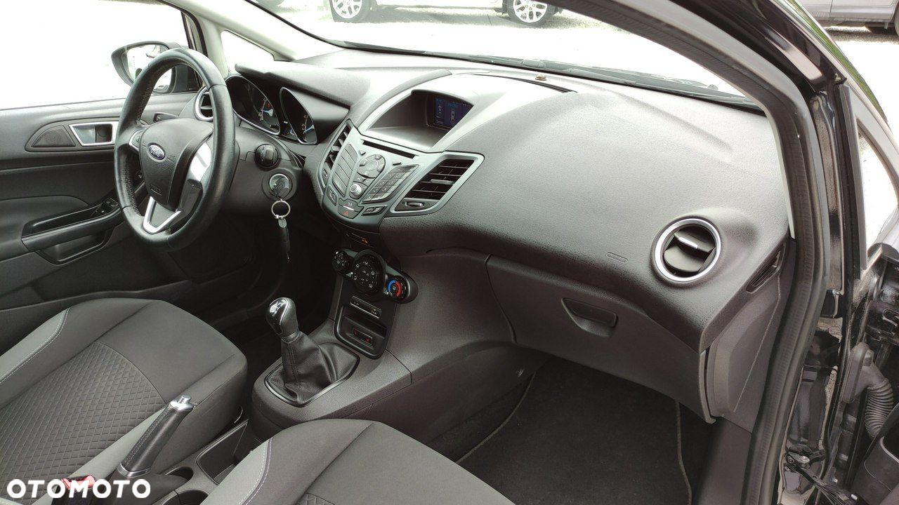 Ford Fiesta - 25