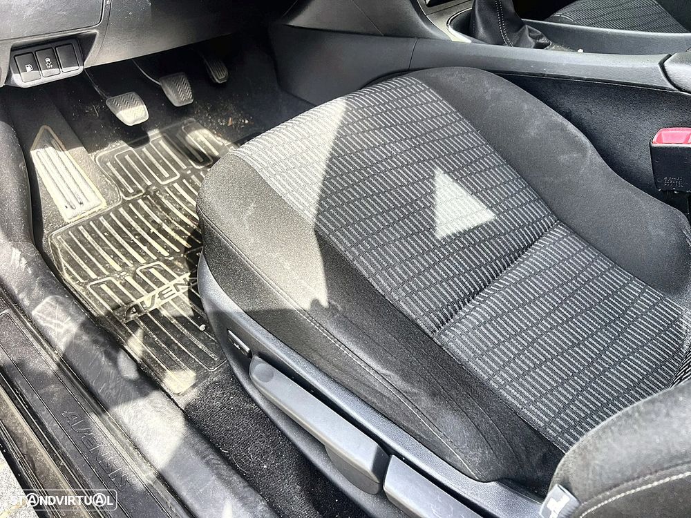 Toyota Avensis SW 2.2 D-4D - 24