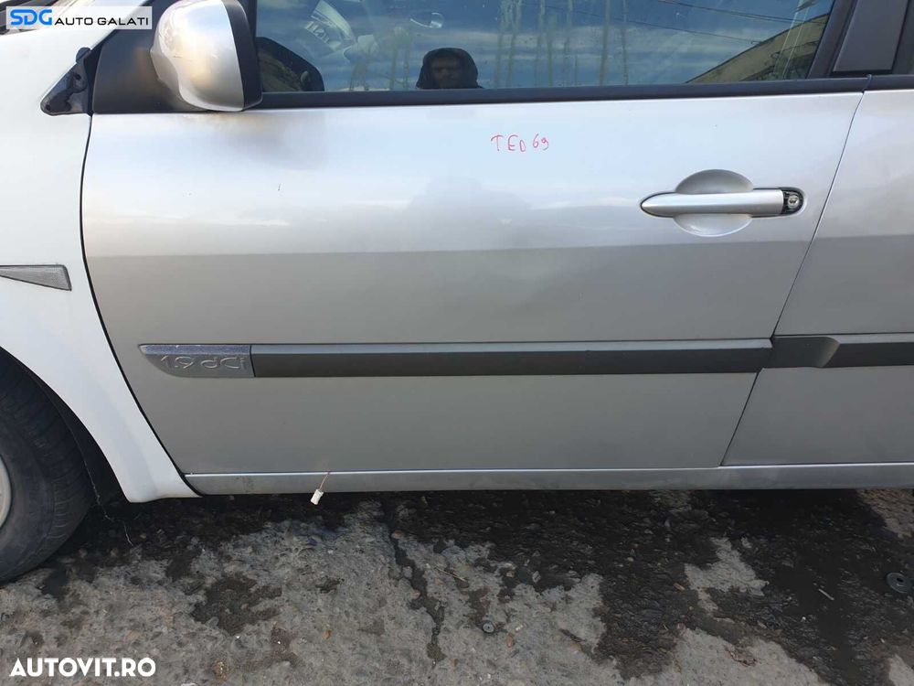 Bandou Ornament Plastic de pe Usa Portiera Stanga Fata Renault Megane 2 2002 - 2008 - 1