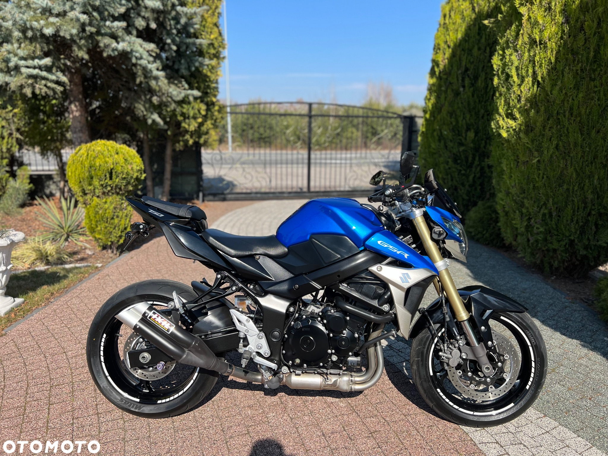 Suzuki GSR - 6
