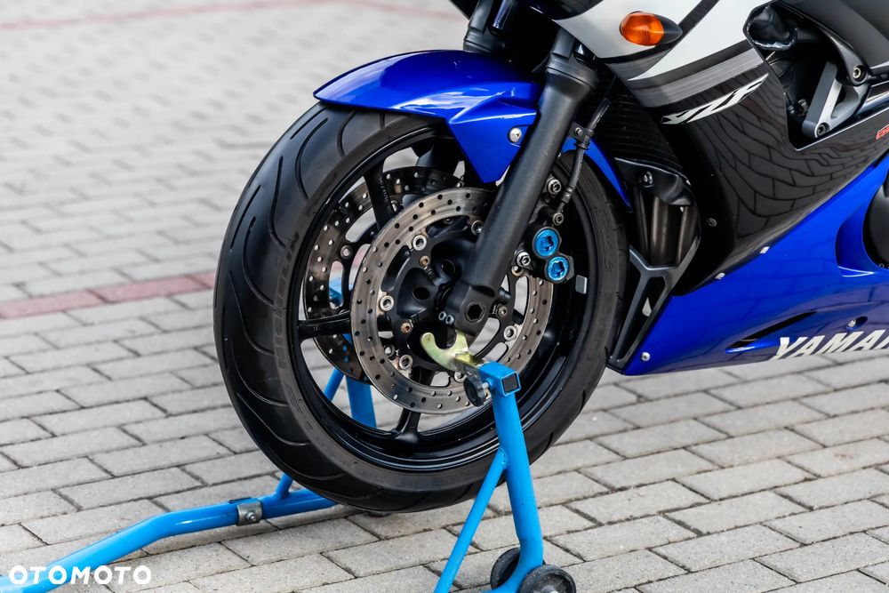 Yamaha R6 - 16
