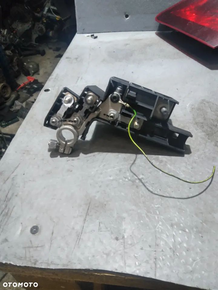 Klema plusowa bezpieczniki A6 C7 - 1
