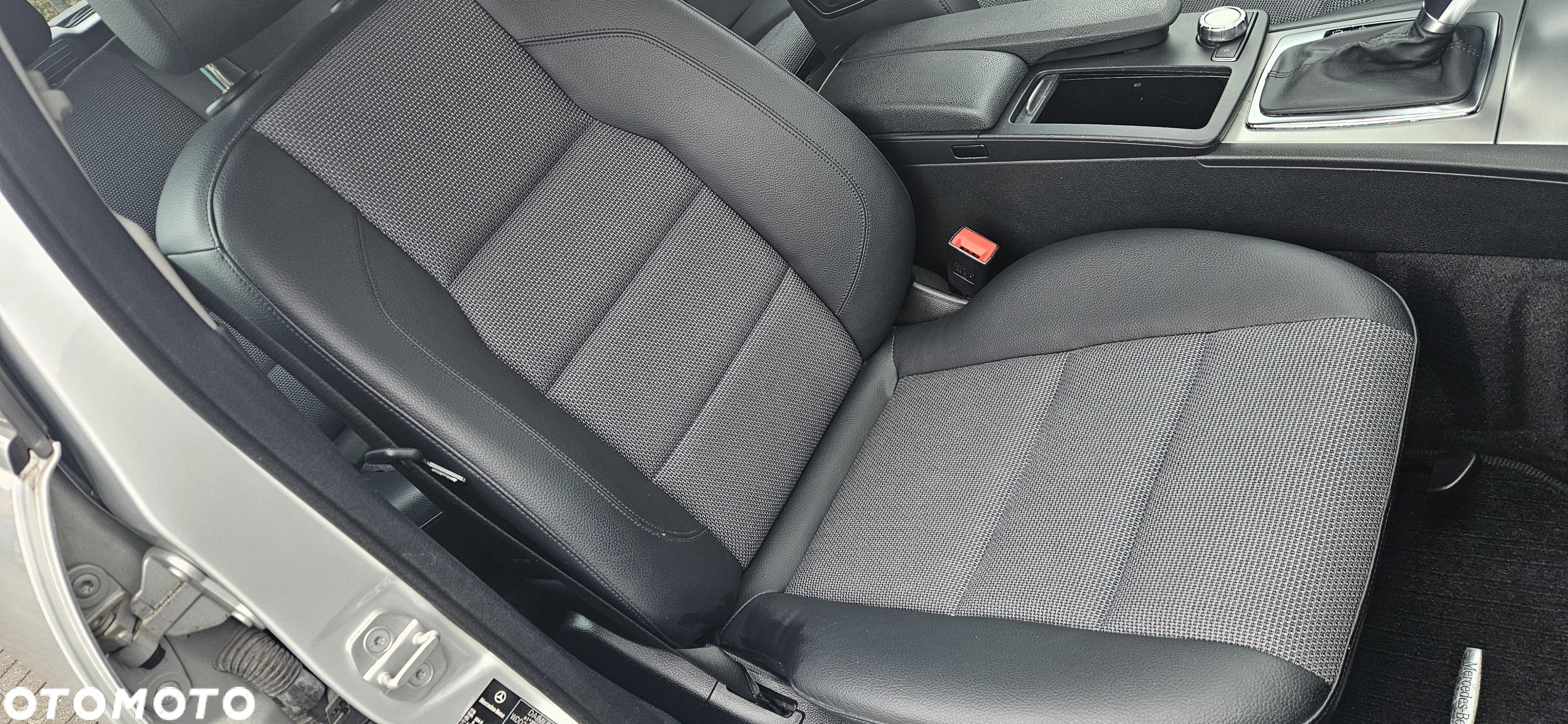 Mercedes-Benz Klasa C 180 T CGI Automatik BlueEFFICIENCY Avantgarde - 26