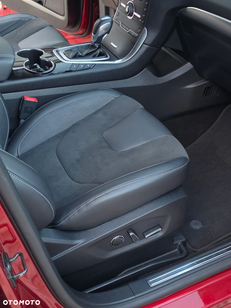 Ford S-Max 2.0 EcoBoost Titanium - 29
