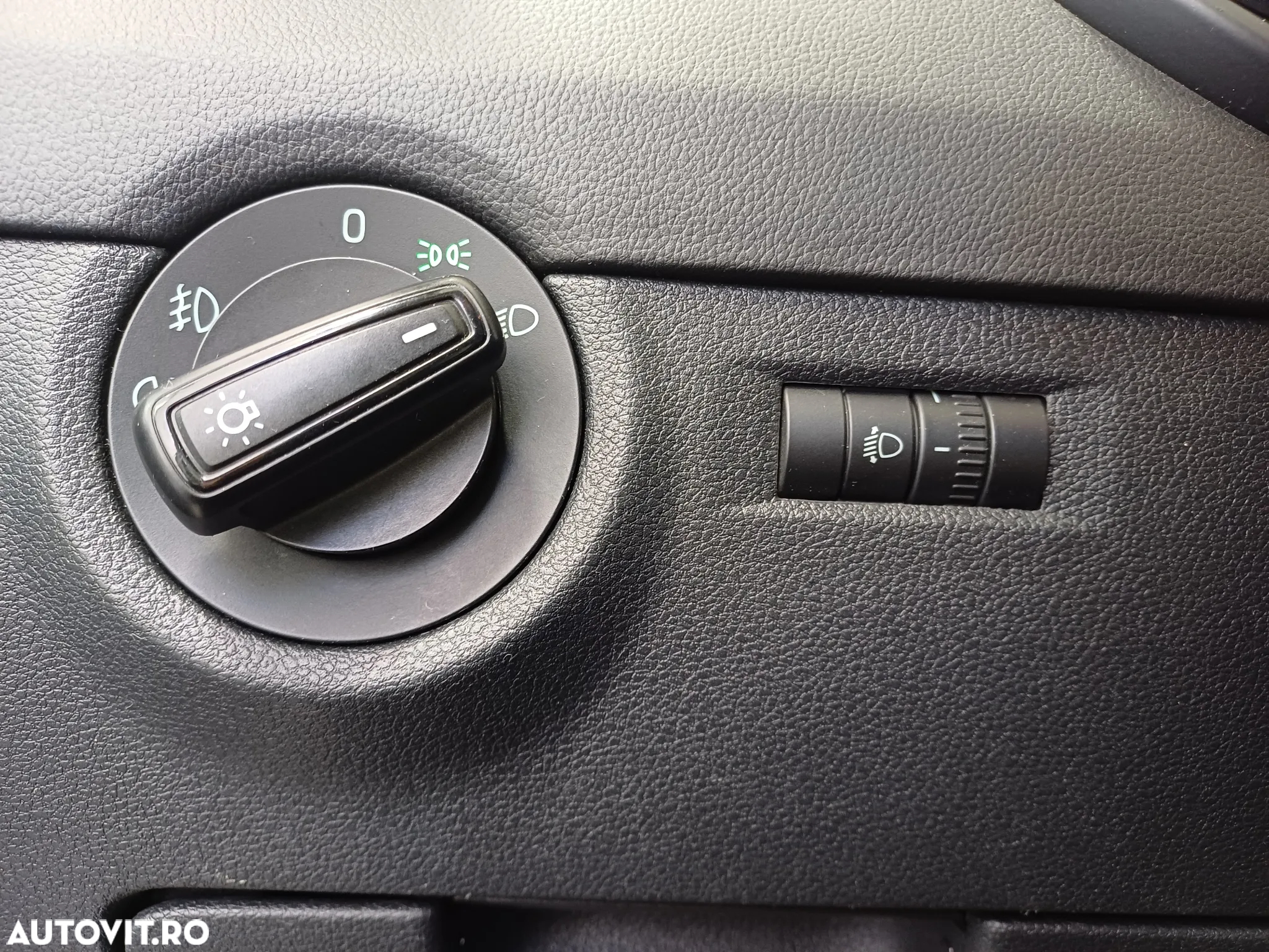 Skoda Octavia 1.6 TDI AMBITION - 9