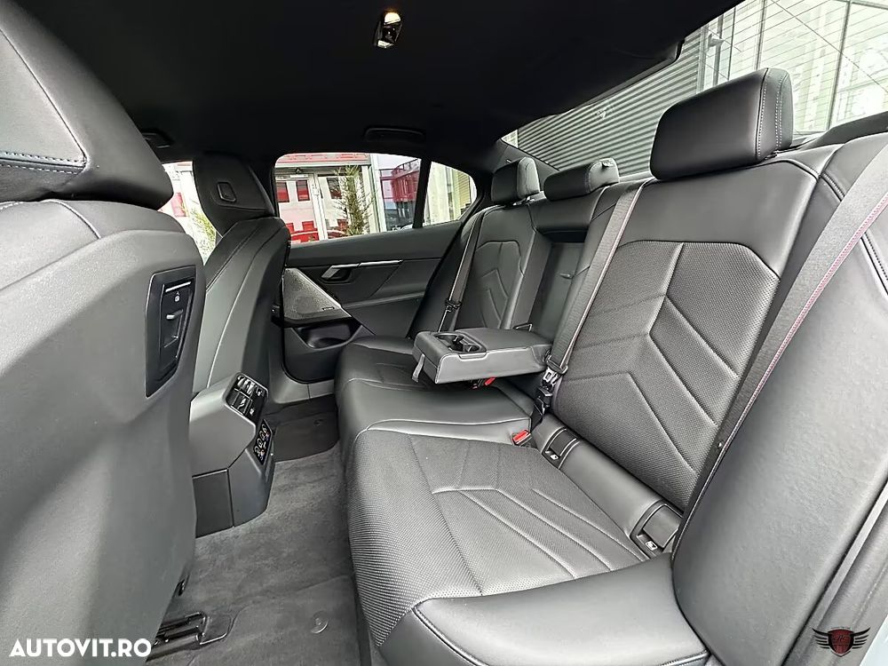 BMW Seria 5 530e xDrive Aut. - 25