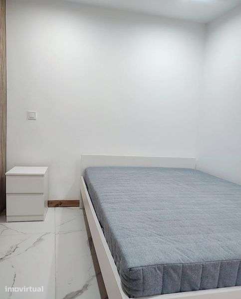 Aluga se moradia T2 remodelada mobilada com água e luz incluida - Grande imagem: 5/6