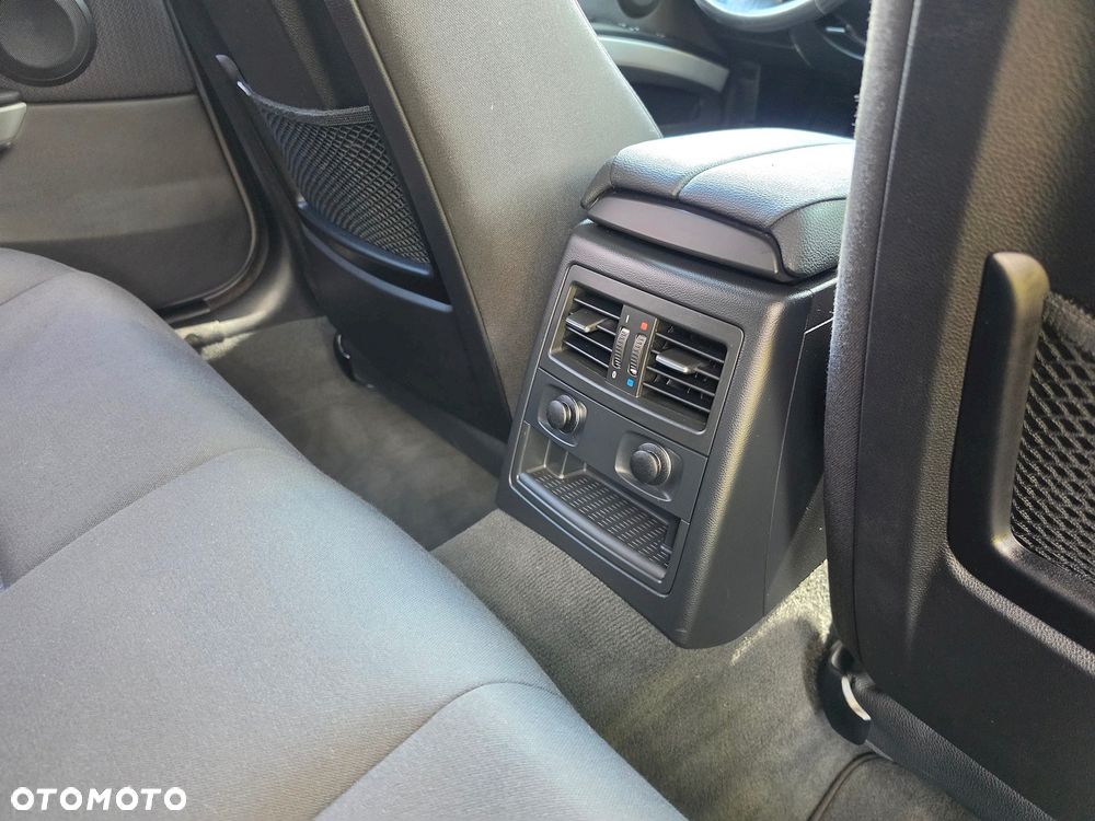 BMW Seria 3 318d - 28