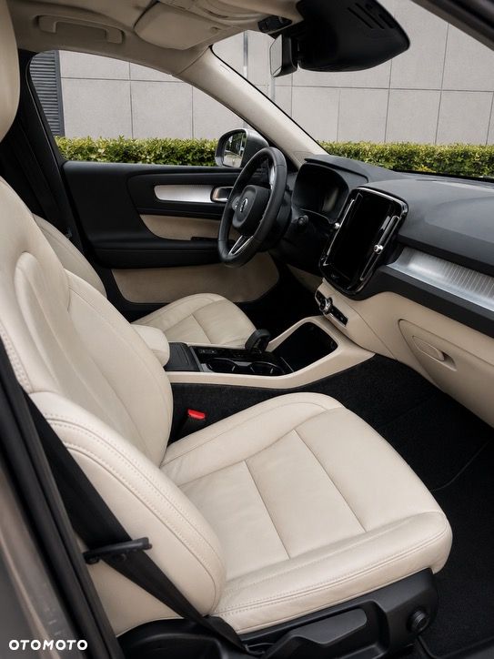 Volvo XC 40 T3 Momentum - 6