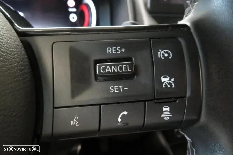 Nissan Qashqai 1.3 DIG-T N-Connecta LED Xtronic — fotografia 3