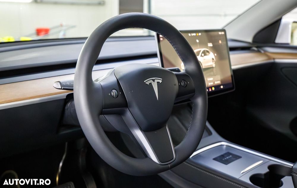 Tesla Model Y Long Range Dual Motor AWD - 19