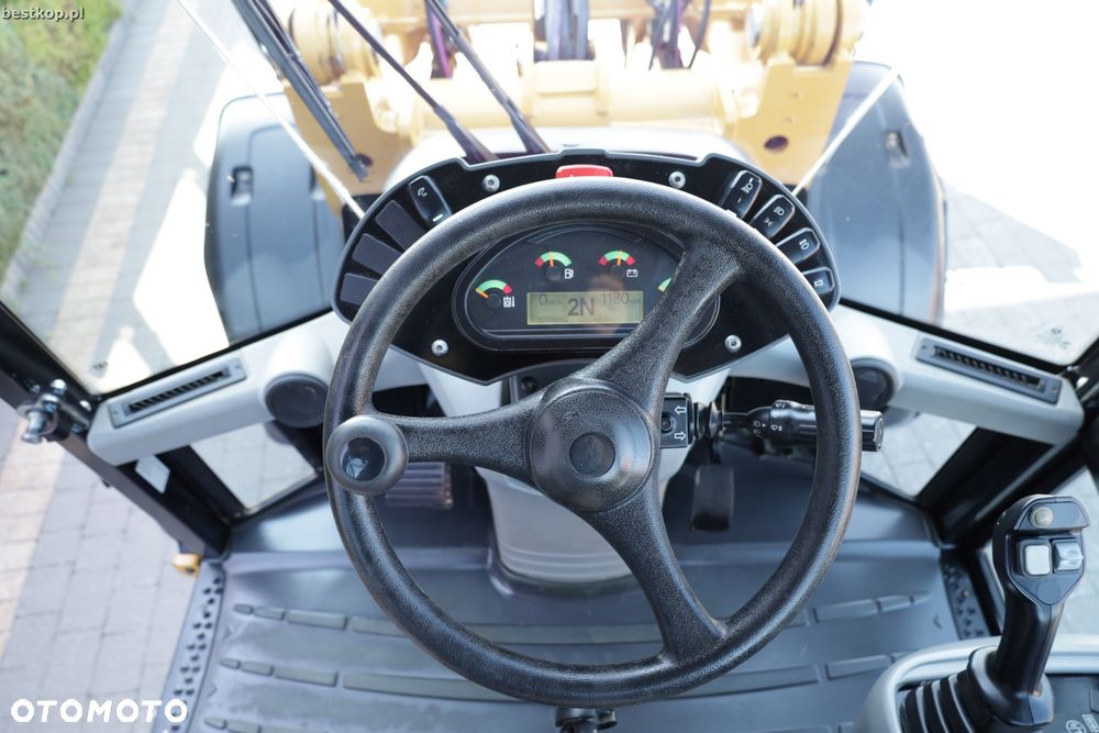 Caterpillar CAT 906M - 32
