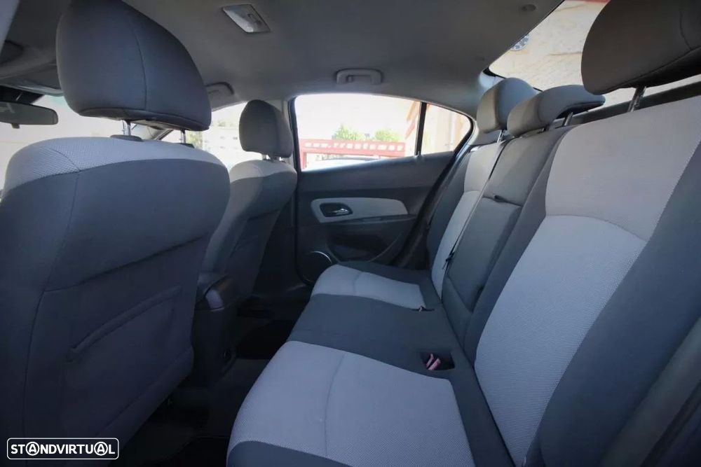 Chevrolet Cruze 1.6 LT - 13