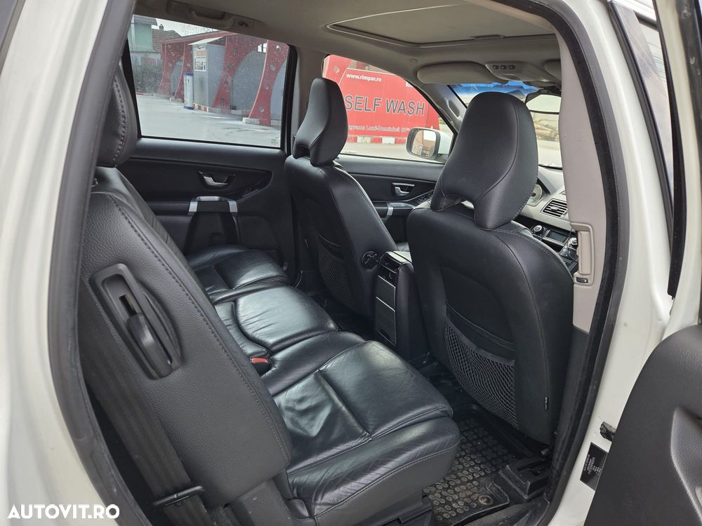 Volvo XC 90 D5 AWD Geartronic Momentum - 10