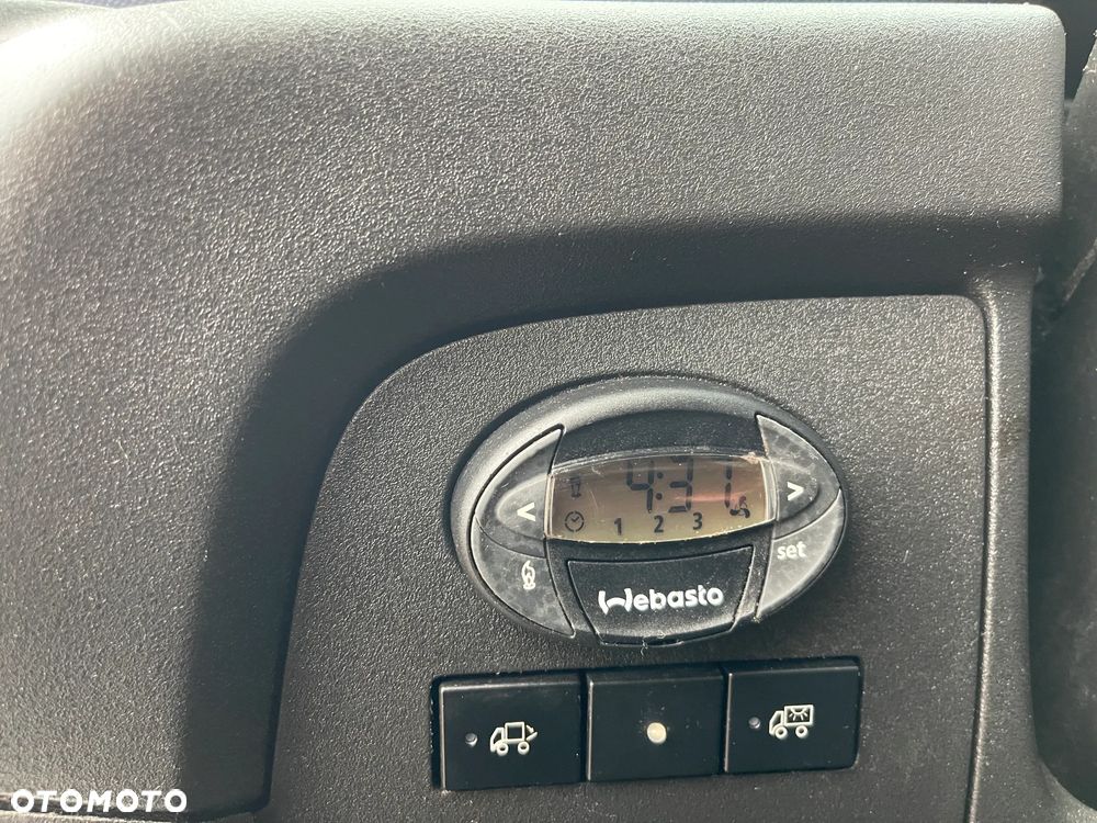 Iveco Daily Izoterma Winda - 17