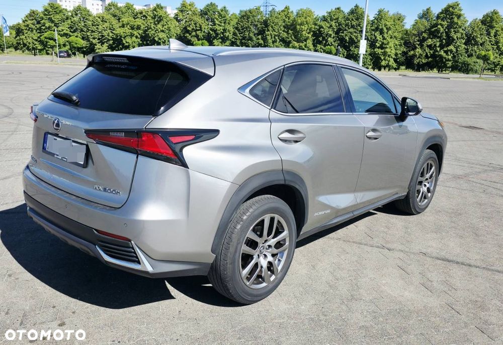 Lexus NX 300h Prestige AWD - 8