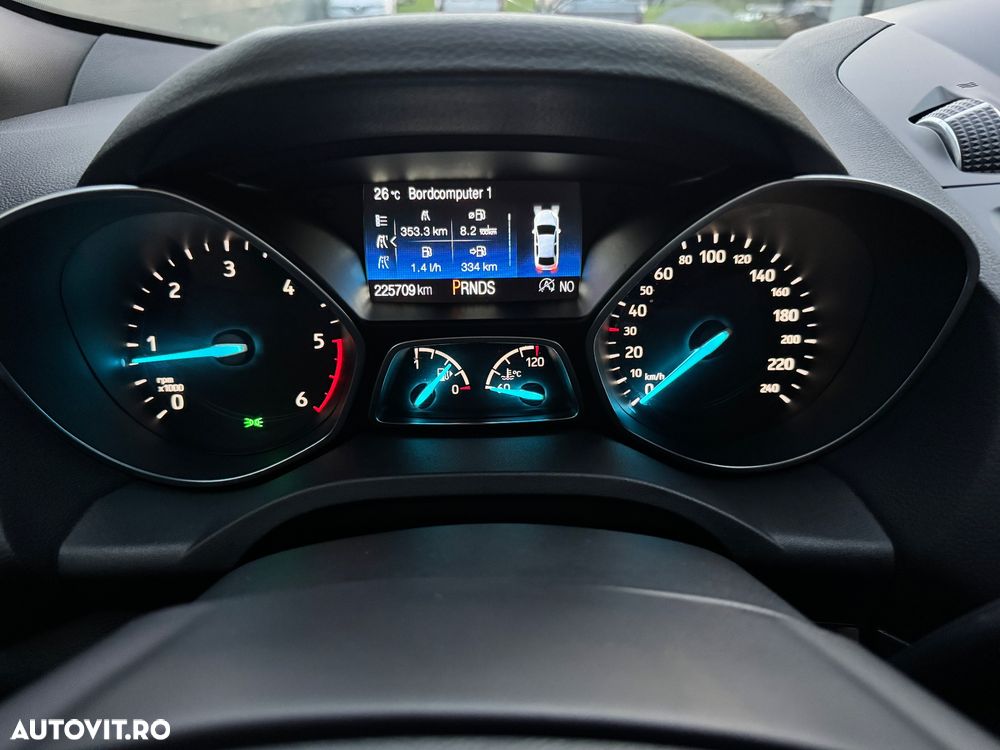 Ford Kuga 2.0 TDCi 4WD Powershift ST-Line - 6