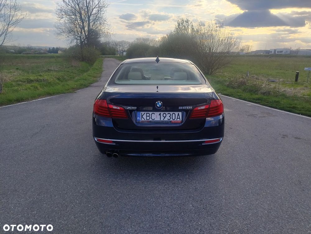 BMW Seria 5 528i Luxury Line - 29